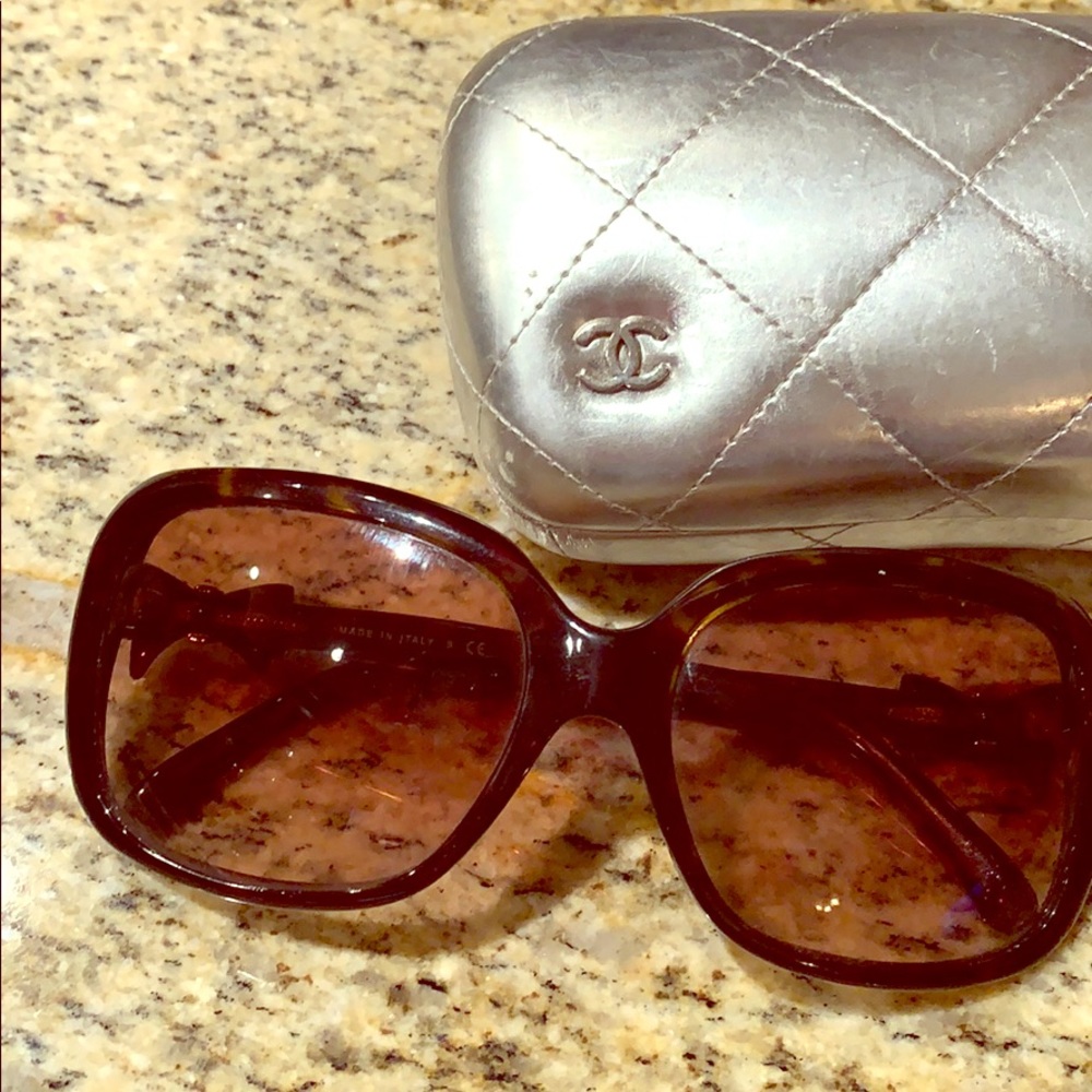 Chanel brown bow design glasses with silver case